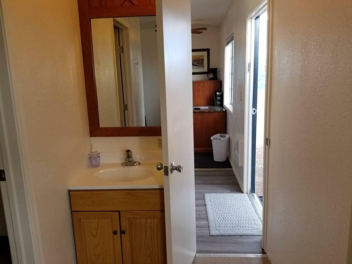 발리 072A Affordable Getaway Near South Rim Sleeps 4- No Kitchenette 빌라 외부 사진